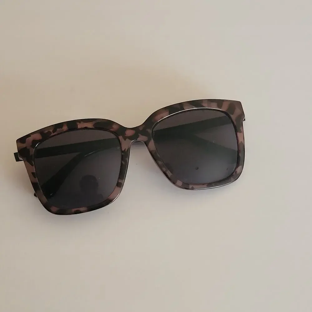 DIFF Eyewear Hailey Tortoise Sunglasses Oversized Square DE01-0255 54-19-145